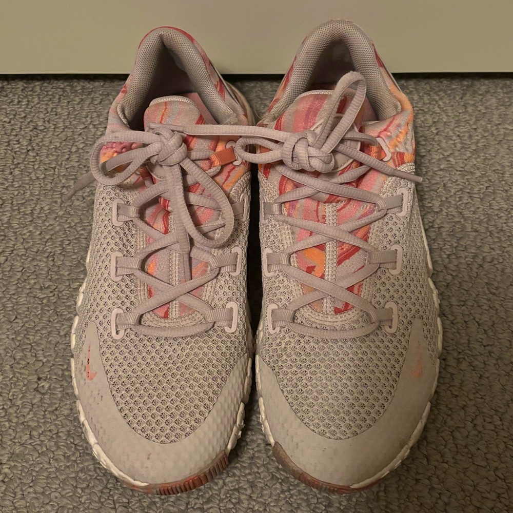 Nike Pink/Gray Metcon Free 4 | Desert Sand Crimson bliss | Women’s size 9.5
